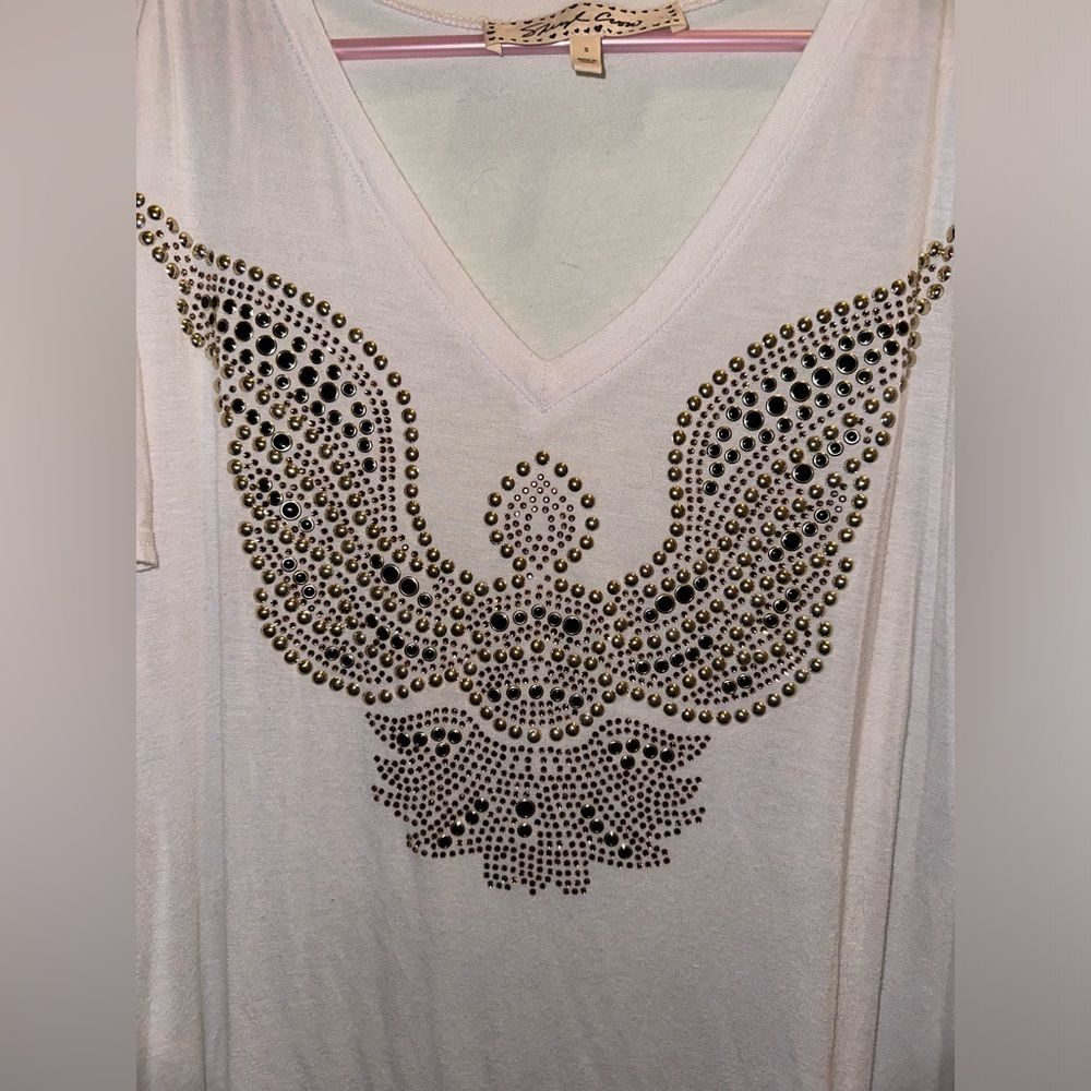 SHERYL CROW PEEK A BOO SHOULDER TOP WITH DECAL DETAILING